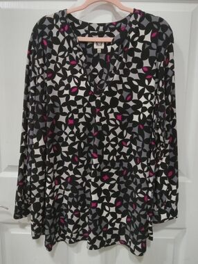 Anne Klein Black, White & Pink Geometric Long Sleeve Blouse